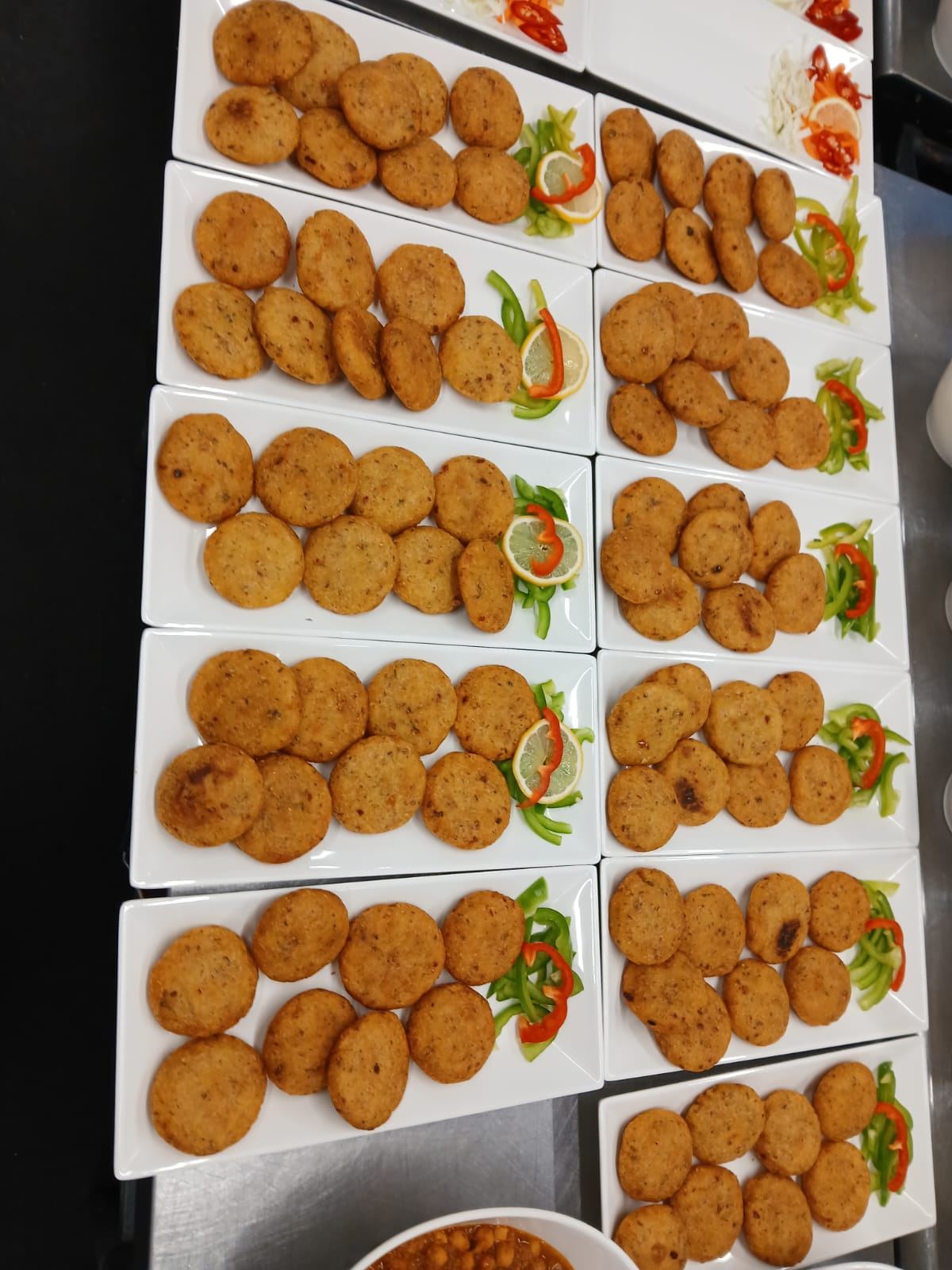 Plated fresh pakoras with chutneys